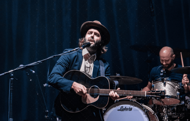 demo-attachment-42-man-playing-guitar-1918160
